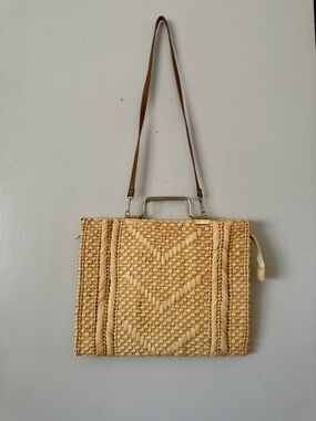 EUC Vintage 1960s Baggateers Woven Straw Handbag – Gold Handle Mid-Century Chic